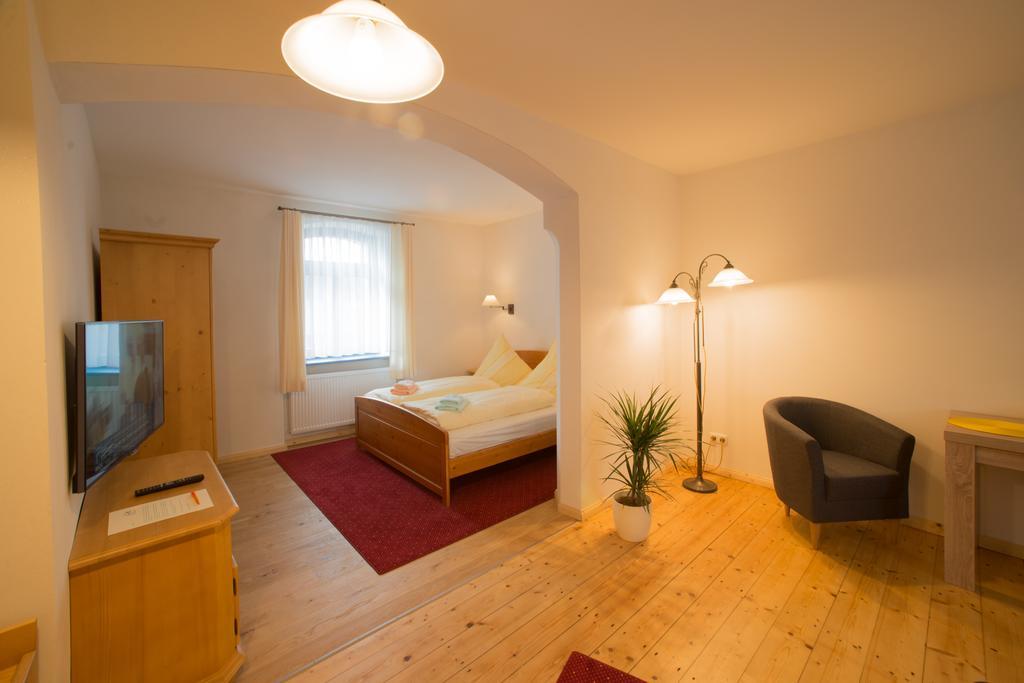 Pension Und Gaststaette "Zur Brauschaenke" Schoeneck  Exterior photo