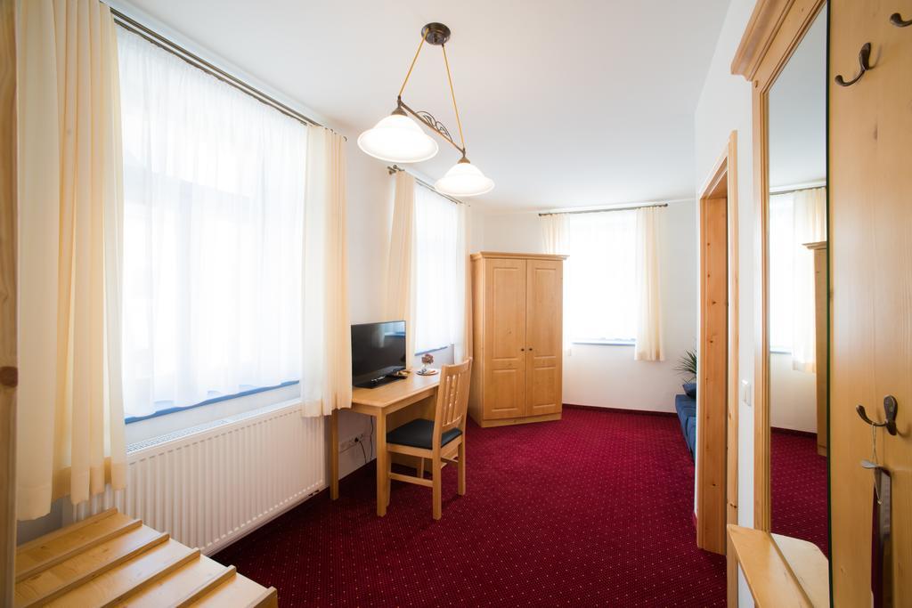 Pension Und Gaststaette "Zur Brauschaenke" Schoeneck  Exterior photo